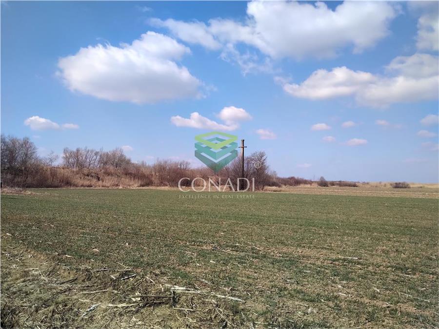 Land suitable for industrial or recreational development KM 34